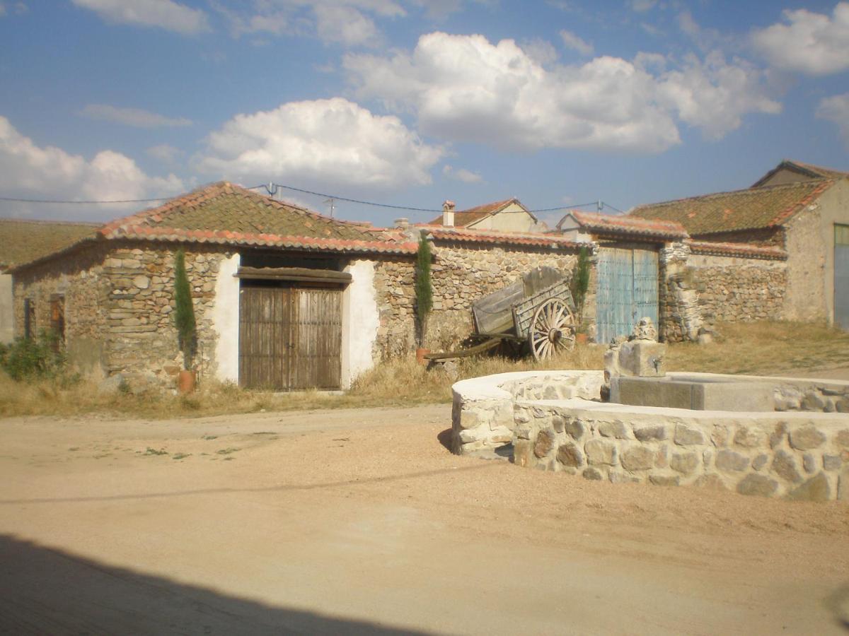 Camino Del Prado Pension Santa Maria la Real de Nieva Buitenkant foto