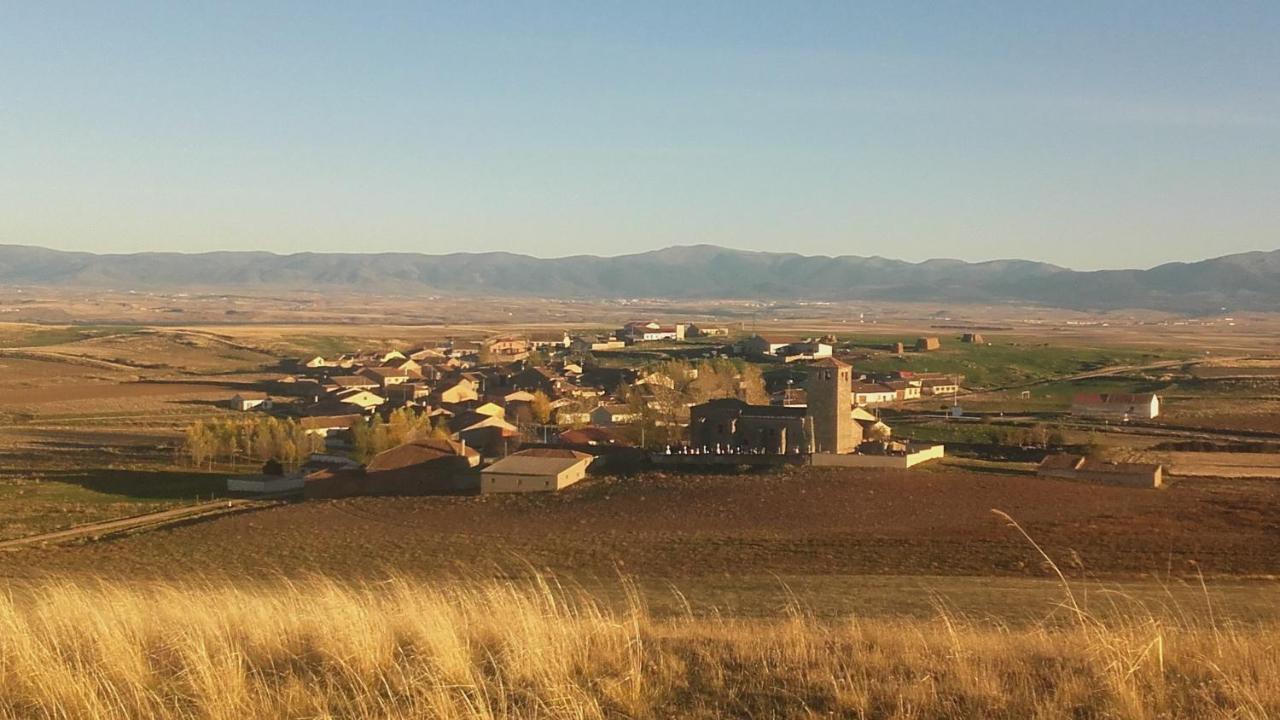 Camino Del Prado Pension Santa Maria la Real de Nieva Buitenkant foto