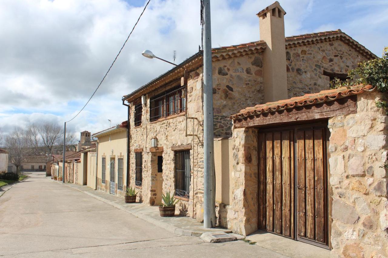 Camino Del Prado Pension Santa Maria la Real de Nieva Buitenkant foto